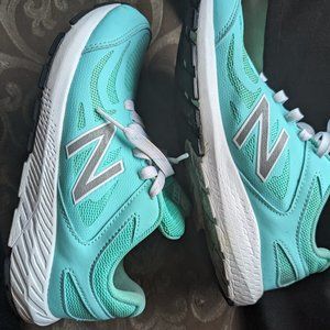 New Balance sneakers(Aqua color w/grey logo) - mint condition!